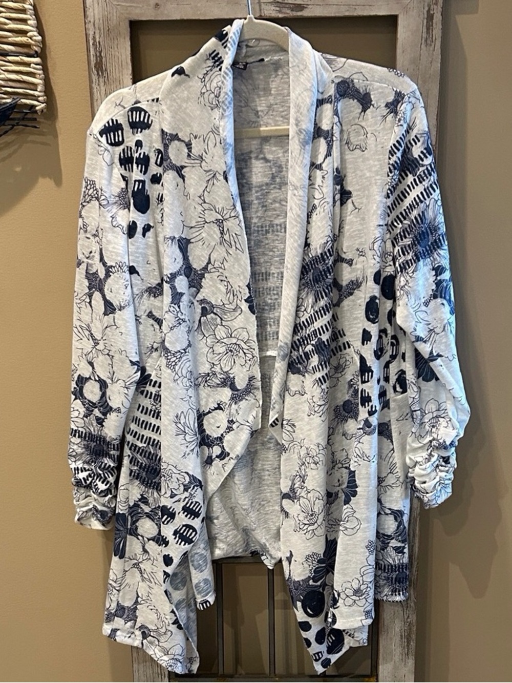 Women's Open-Front Floral Drape Cardigan - Light Gray & Navy